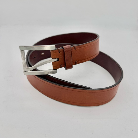 TUMI - men’s Brown genuine leather belt silver buckle size 36
